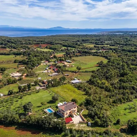 Divina Comfortable Villa Sisan